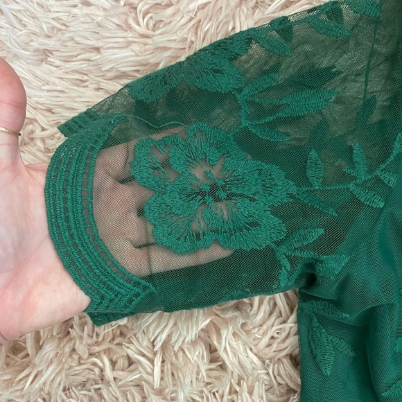 Lace Dress - Picture 6 of 8